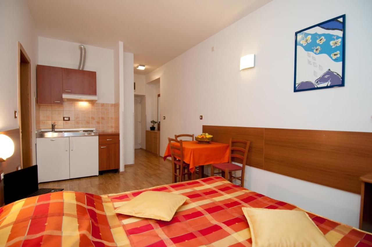 Apartments And Rooms Liburnija 오파티아 외부 사진